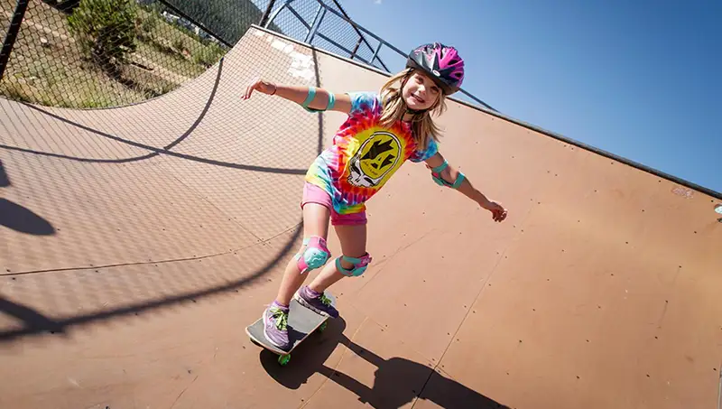 bermain skateboard