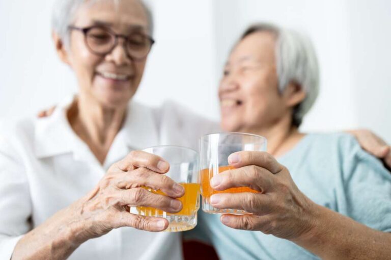 7 Rekomendasi Vitamin untuk Orang Tua agar Tetap Sehat