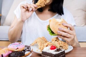 makan porsi berlebihan