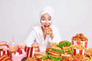 makan junk food berlebihan