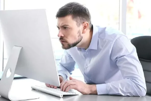 duduk dengan postur buruk