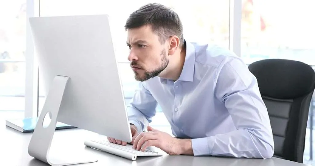 duduk dengan postur buruk