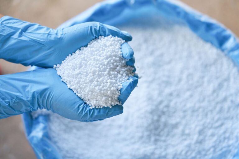 Bau Menyengat yang Punya Banyak Peran: Mengenal Amonia Lebih Dekat