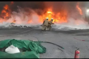 plastik terbakar
